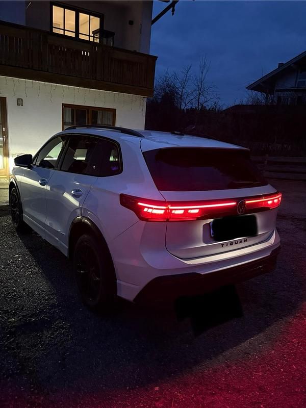 Weiß Gebraucht 2024 VW Tiguan R-line SUV | 38.000 € (Guter Preis) - Bild 1/4