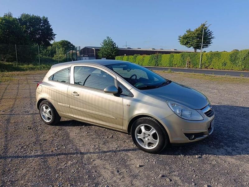 Beige Gebraucht 2006 Opel Corsa Edition Kleinwagen | 2.400 € (Fairer Preis) - Bild 1/4