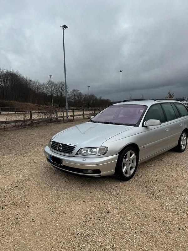 Gebraucht Opel Omega 150 PS (110 kW) 2001 Silber Kombi