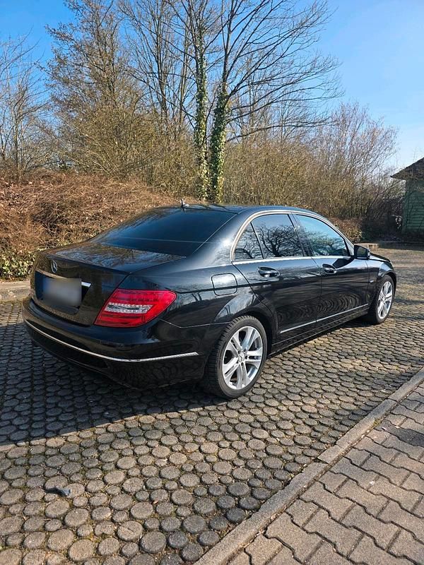 Gebraucht Mercedes C180 120 PS (88 kW) 2012 Schwarz Limousine