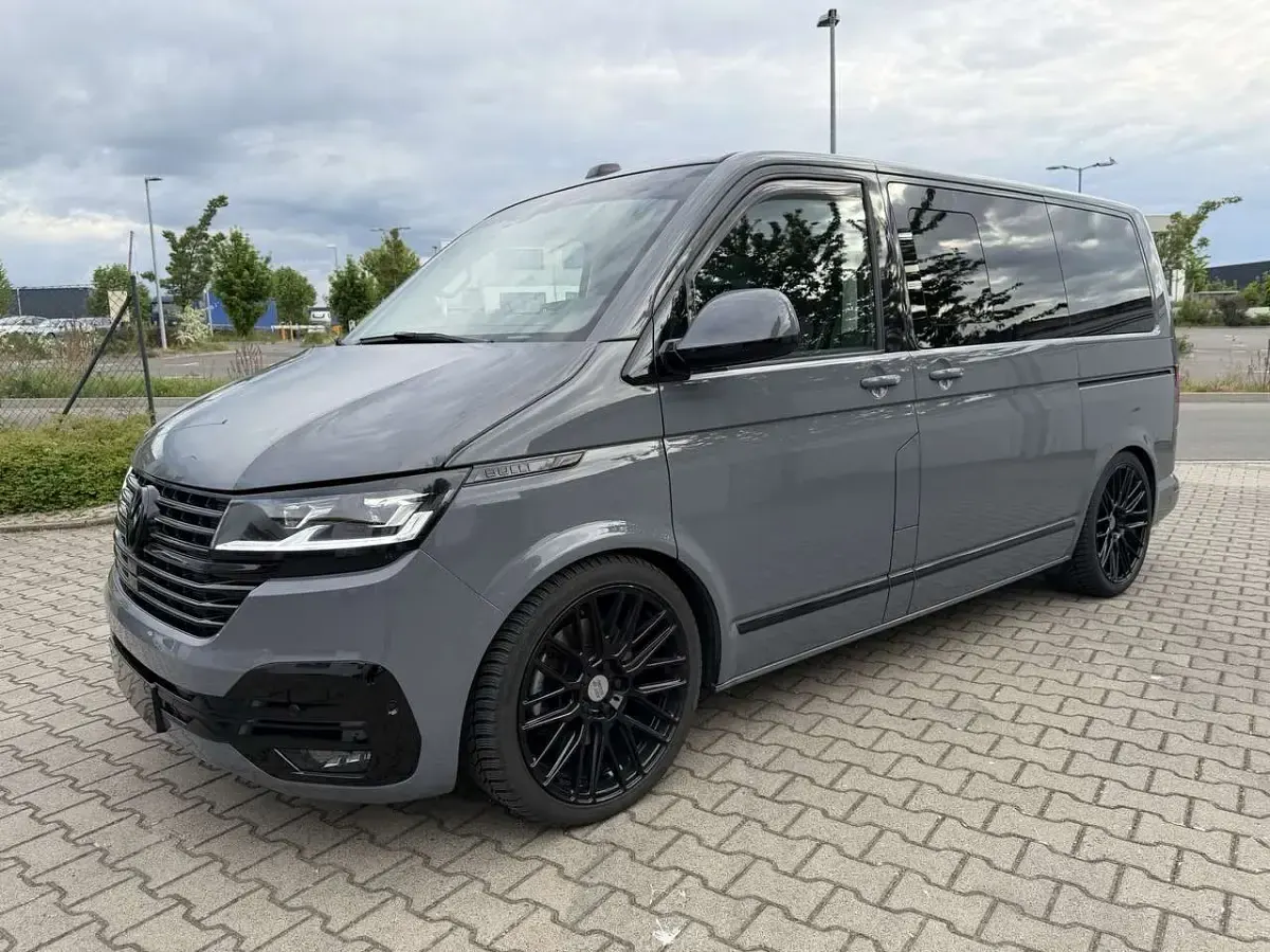 Gebraucht VW Multivan Generation Six 204 PS (150 kW) 2021 Grau Van / Kleinbus