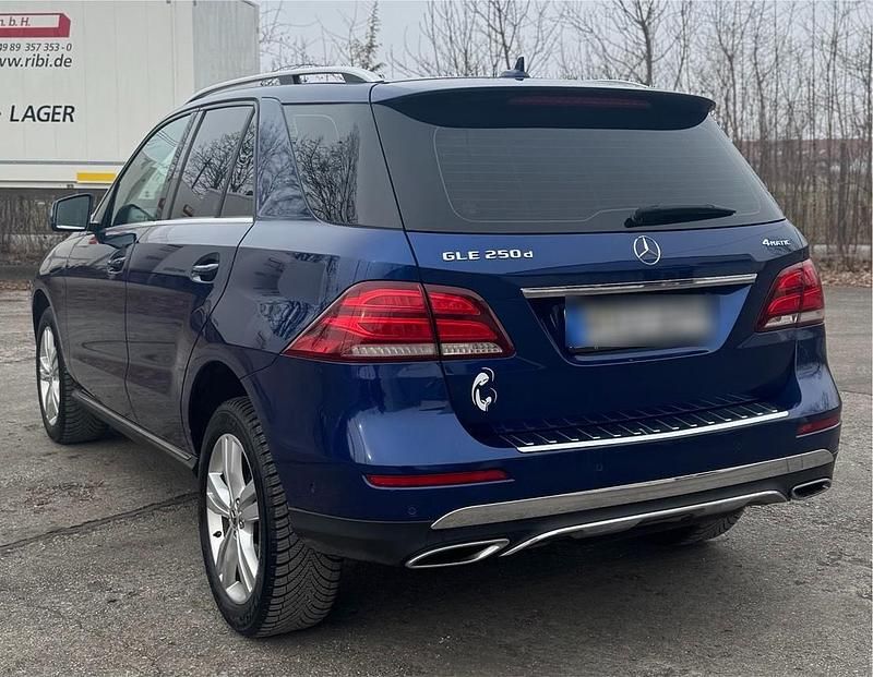 Gebraucht Mercedes GLE250 204 PS (150 kW) 2017 Blau SUV