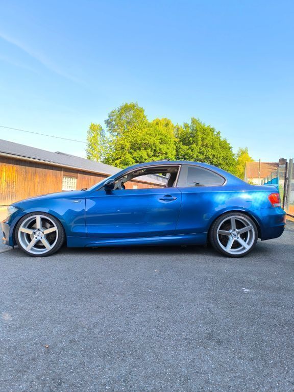 Blau Gebraucht 2011 BMW 123 Performance Kleinwagen | 11.500 € - Bild 1/4