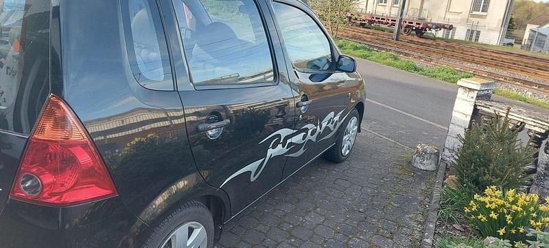 Gebraucht Daihatsu YRV 58 PS (42 kW) 2004 Schwarz Van / Kleinbus