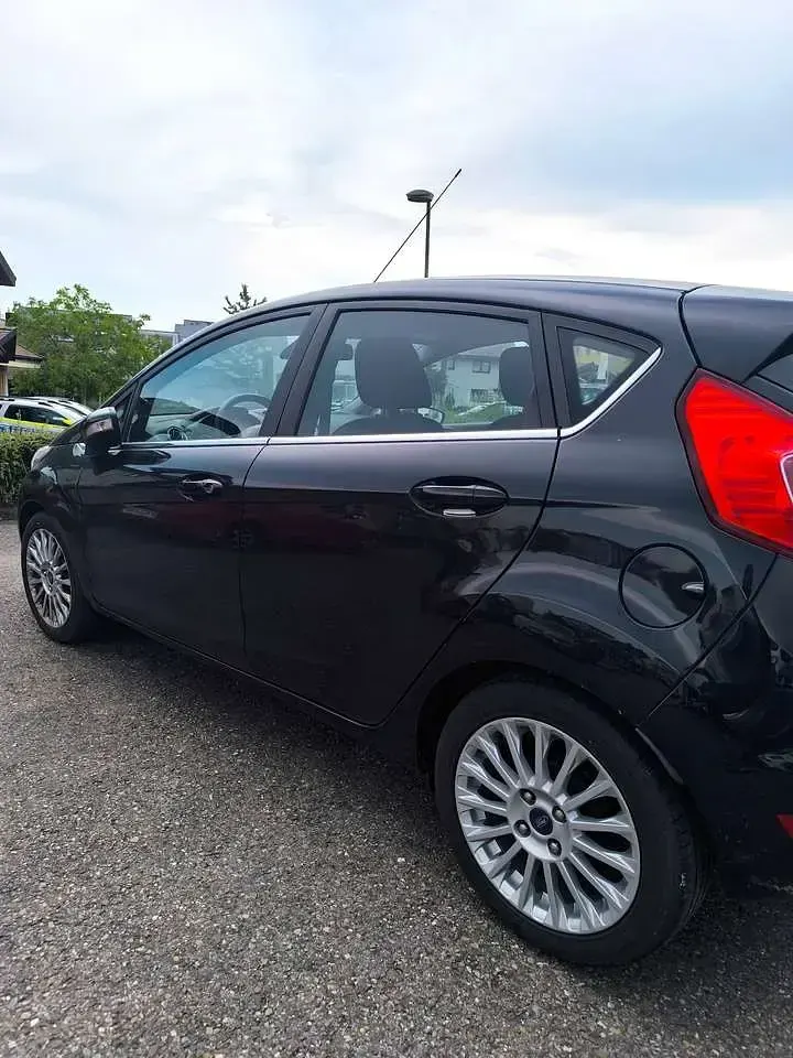 Gebraucht Ford Fiesta Titanium 101 PS (74 kW) 2012 Pantherschwarz metallic Kleinwagen