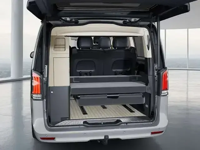 Gebraucht Mercedes V300 237 PS (174 kW) 2024 Grau Van / Kleinbus