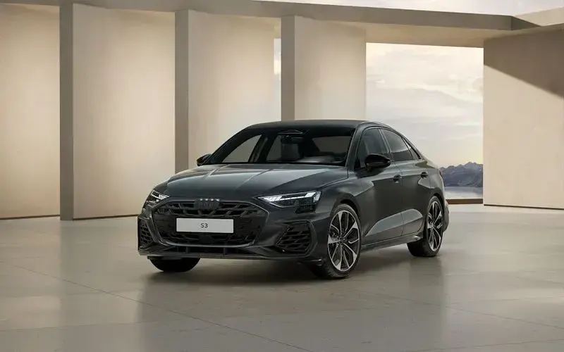Neu Audi S3 Comfort 333 PS (244 kW) 2025 Grau (individual moonstone) Limousine