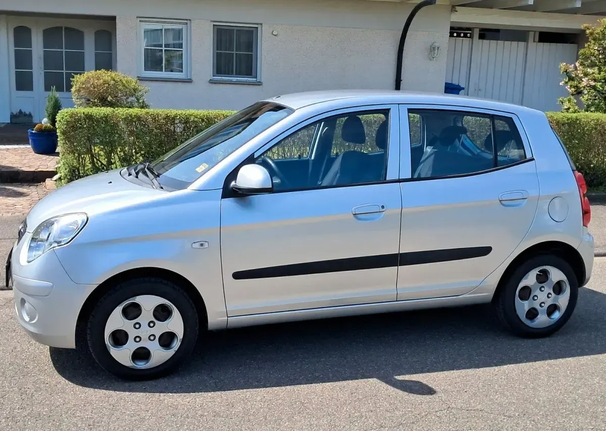 Gebraucht Kia Picanto 65 PS (47 kW) 2010 Silber Kleinwagen