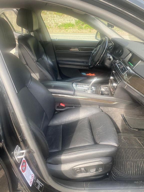 Second-hand BMW 730 258 CP (189 kW) 2014 Negru Berlinǎ