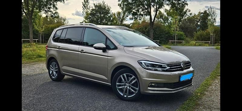 Beige Gebraucht 2018 VW Touran Join Van / Kleinbus | 16.700 € (Superpreis) - Bild 1/4