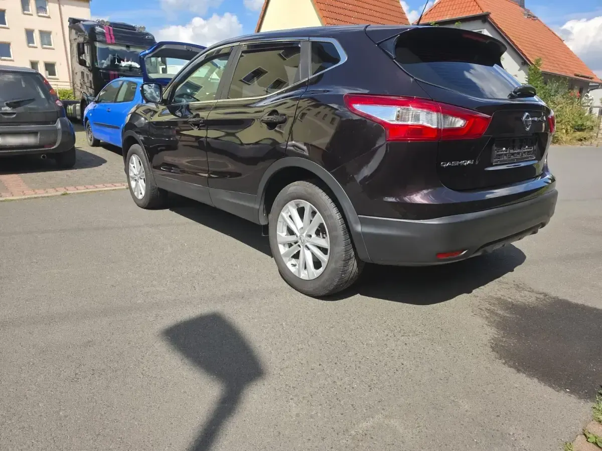 Gebraucht Nissan Qashqai 116 PS (85 kW) 2017 Violet SUV