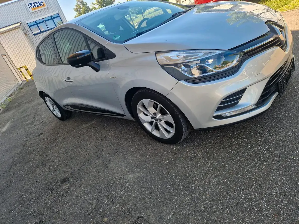 Gebraucht Renault Clio LIMITED 117 PS (86 kW) 2017 Silber Kleinwagen