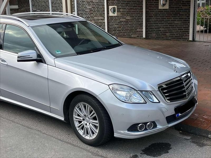 Silber Gebraucht 2011 Mercedes E220 Elegance Kombi | 8.300 € (Guter Preis) - Bild 1/4