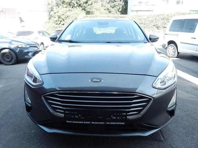 Gebraucht Ford Focus Cool & Connect 120 PS (88 kW) 2020 Grau Limousine