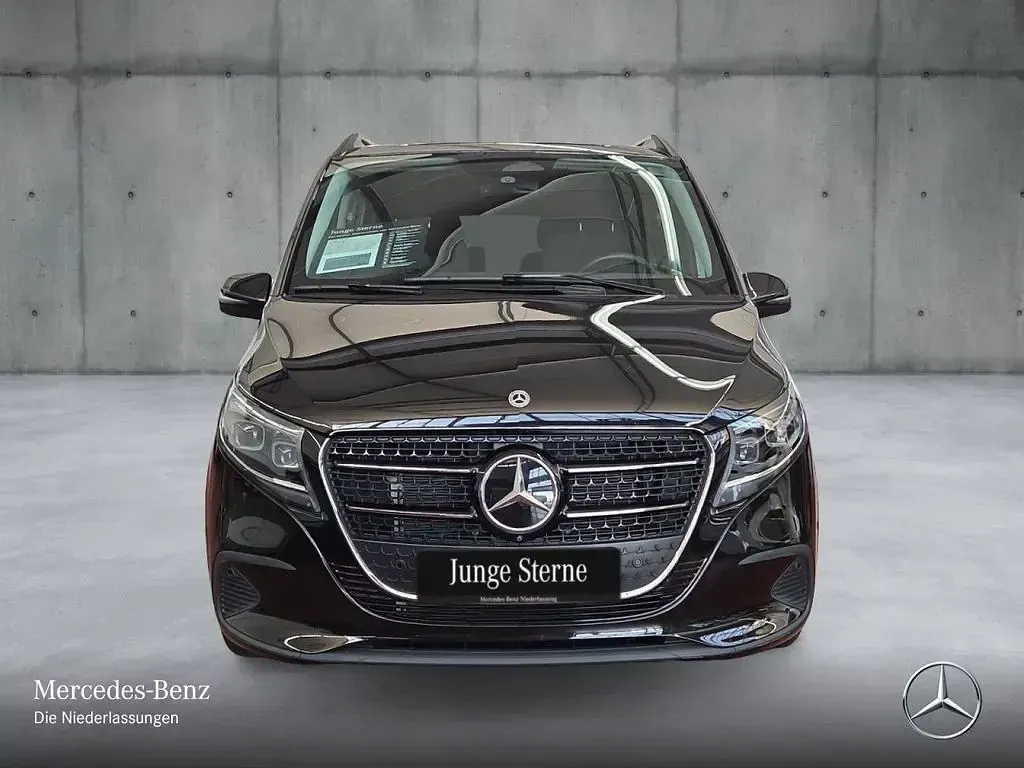 Gebraucht Mercedes V220 Style 163 PS (119 kW) 2025 Schwarz Van / Kleinbus
