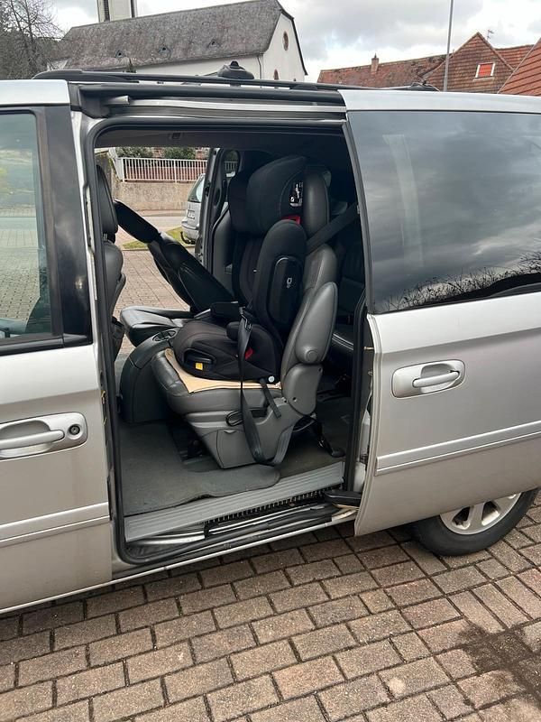 Gebraucht Chrysler Voyager 160 PS (117 kW) 2006 Silber Van / Kleinbus