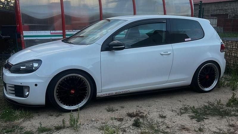 Gebraucht VW Golf VI 105 PS (77 kW) 2010 Weiß Kleinwagen