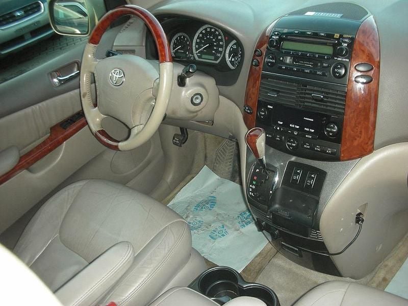 Gebraucht Toyota Sienna Limited 232 PS (170 kW) 2010 Grau Van / Kleinbus