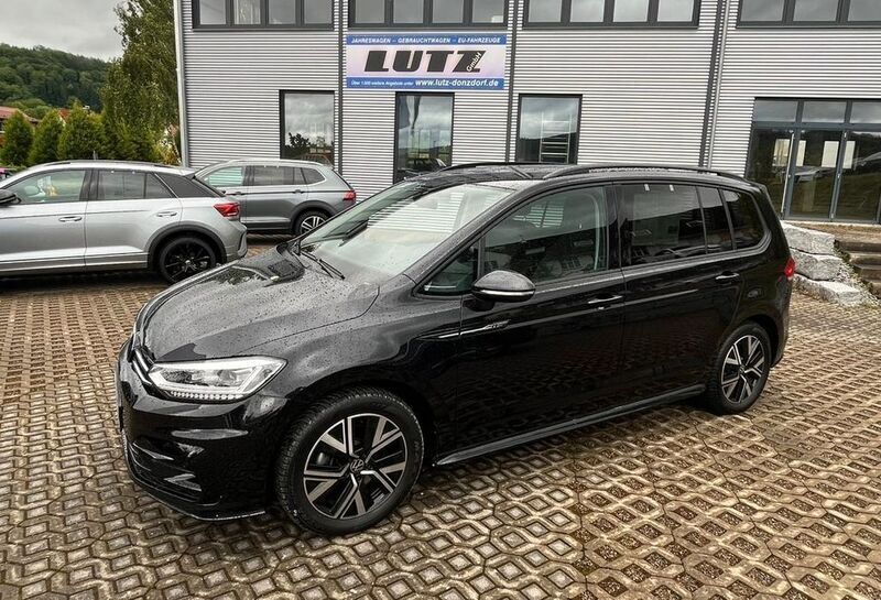 Schwarz Gebraucht 2024 VW Touran R-line Van / Kleinbus | 37.490 € (Etwas zu teuer) - Bild 1/3