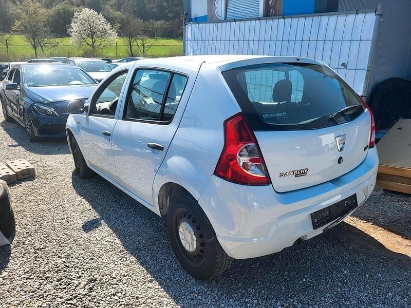 Weiß Gebraucht 2009 Dacia Sandero Kleinwagen | 999 € - Bild 1/4