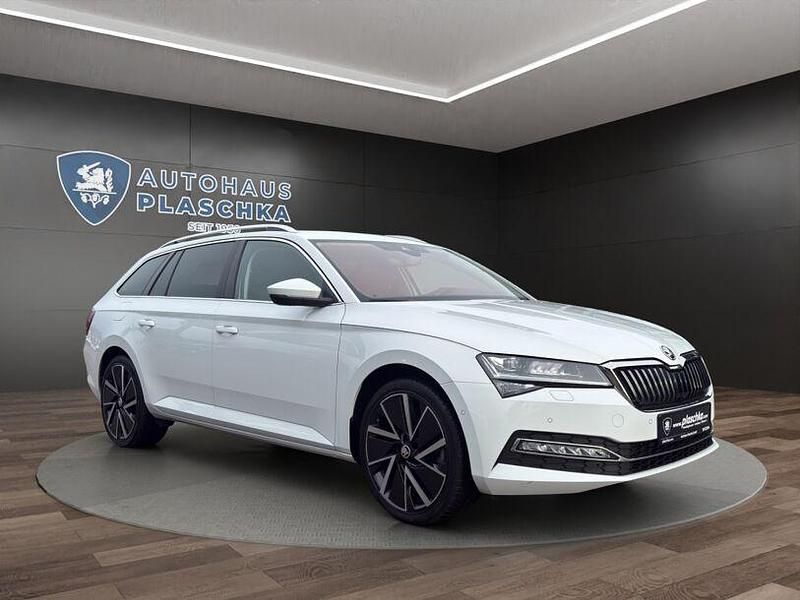 Gebraucht Skoda Superb Style 150 PS (110 kW) 2023 Moonweiß perleffekt Kombi