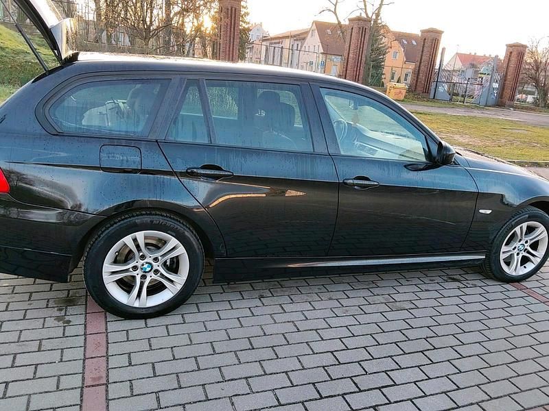 Gebraucht BMW 320 184 PS (135 kW) 2011 Kombi