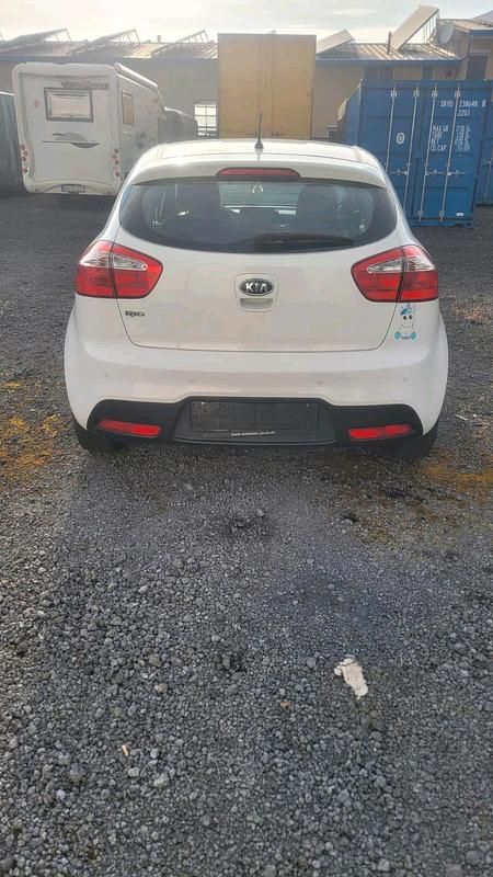Usata Kia Rio 85 CV (62 kW) 2011 Bianco Berlina