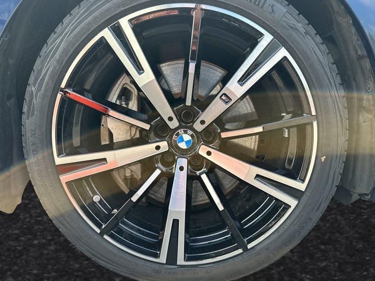 Gebraucht BMW 520 M Sport 197 PS (144 kW) 2025 Black sapphire metallic Kombi
