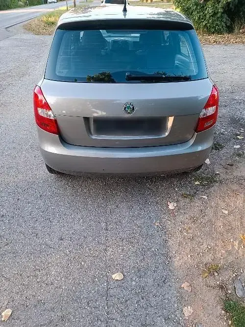 Gebraucht Skoda Fabia 70 PS (51 kW) 2010 Silber Kleinwagen