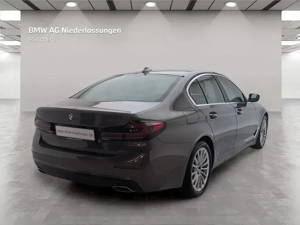 Gebraucht BMW 540 333 PS (244 kW) 2021 Grau Limousine