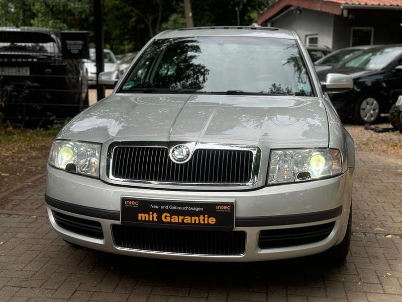 Silber Gebraucht 2005 Skoda Superb Limousine | 6.499 € (Teuer) - Bild 1/4