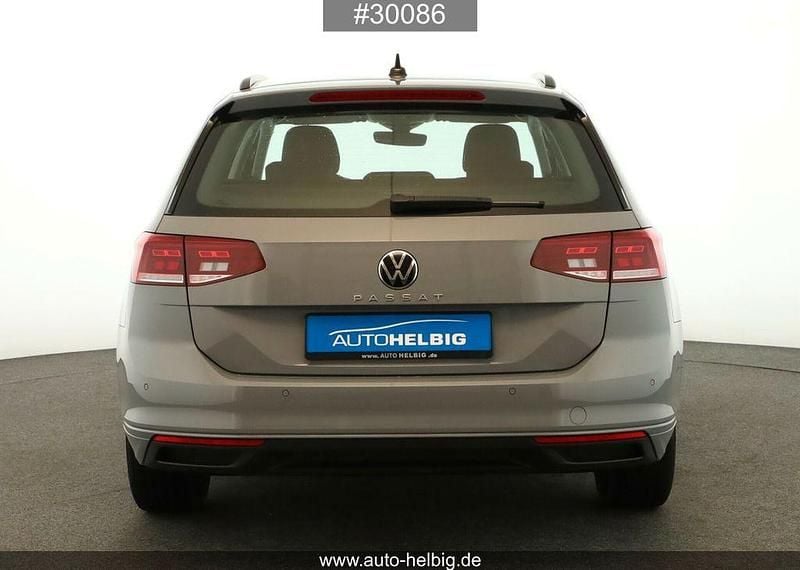 Gebraucht VW Passat 150 PS (110 kW) 2024 Grau Kombi