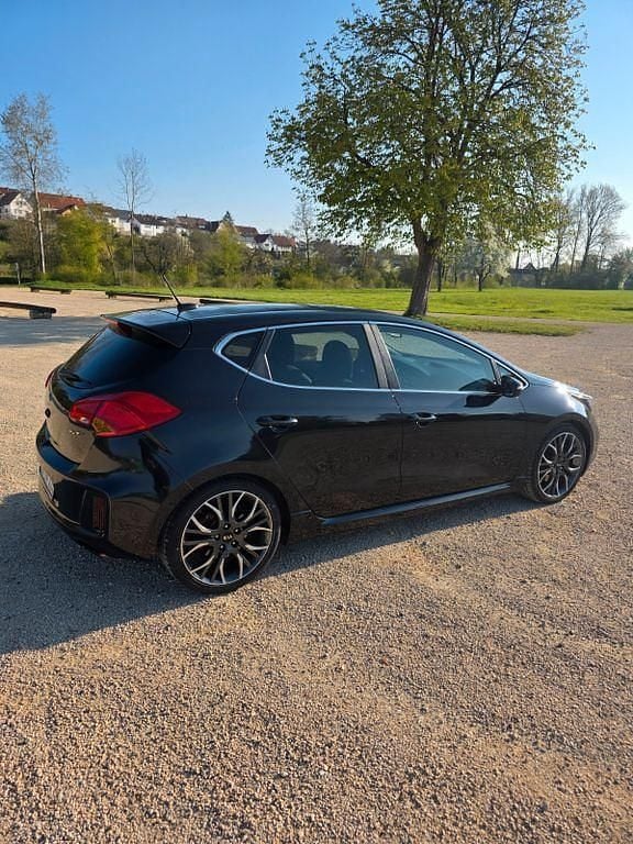 Second-hand Kia Ceed 204 CP (150 kW) 2014 Negru Hatchback