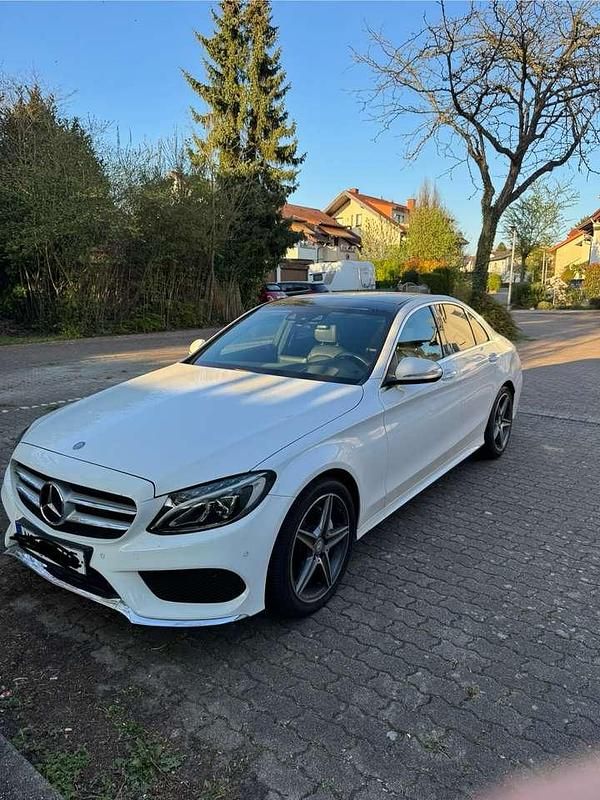 Weiß Gebraucht 2015 Mercedes C220 AMG line Limousine | 18.999 € (Etwas zu teuer) - Bild 1/3