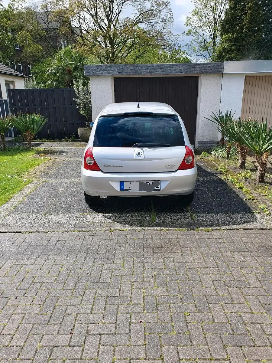 Używany Renault Clio II Campus 75 KM (55 kW) 2007 Srebrny Sedan/Limuzyna