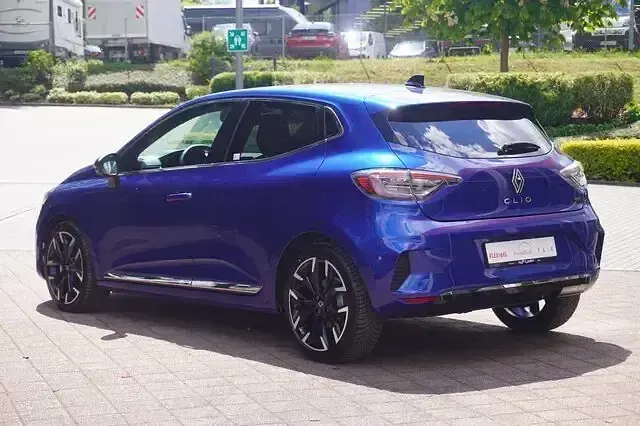 Gebraucht Renault Clio V Techno 143 PS (105 kW) 2024 Blau Limousine