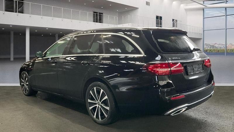 Gebraucht Mercedes E300 320 PS (235 kW) 2022 Schwarz Limousine
