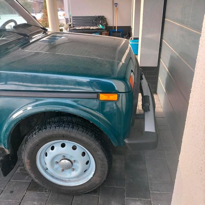 Grün Gebraucht 2011 Lada niva SUV | 6.900 € (Guter Preis) - Bild 1/4
