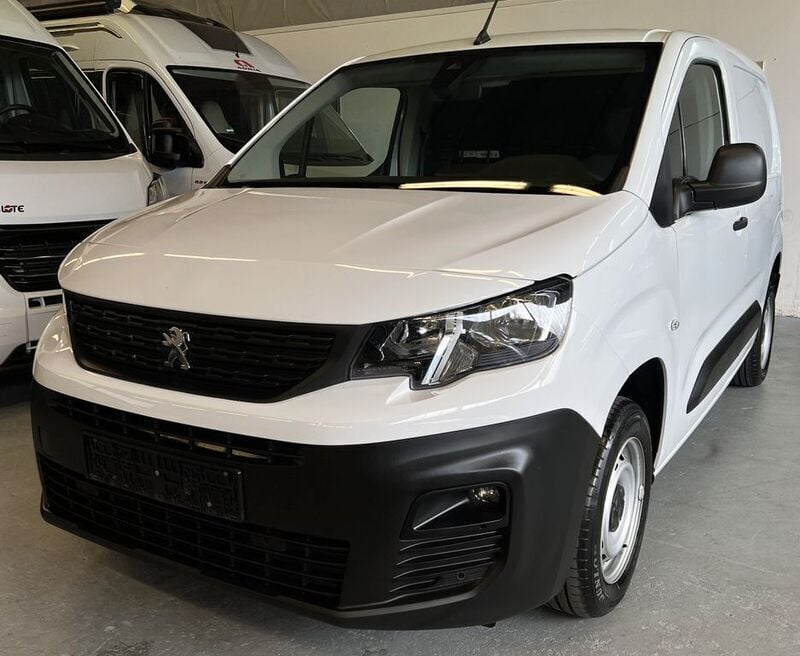 Weiß Gebraucht 2022 Peugeot Partner Premium Van / Kleinbus | 9.499 € (Guter Preis) - Bild 1/4