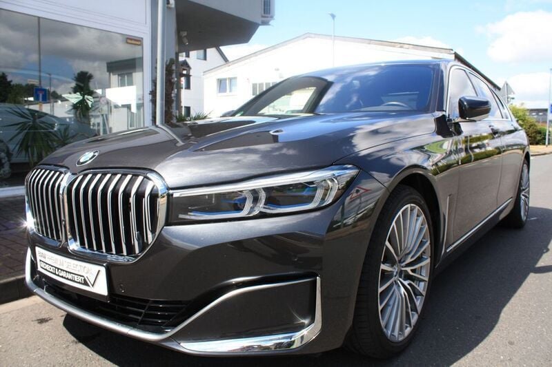 Grau Gebraucht 2021 BMW 740L Performance Limousine | 57.599 € (Fairer Preis) - Bild 1/4