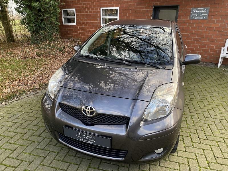 Gebraucht Toyota Yaris Sol 101 PS (74 kW) 2010 Grau Kleinwagen