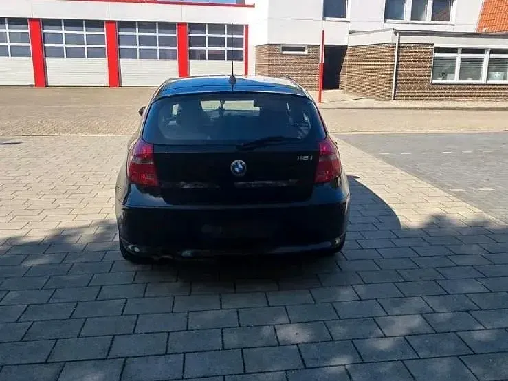 Gebraucht BMW 116 122 PS (89 kW) 2009 Schwarz Kleinwagen