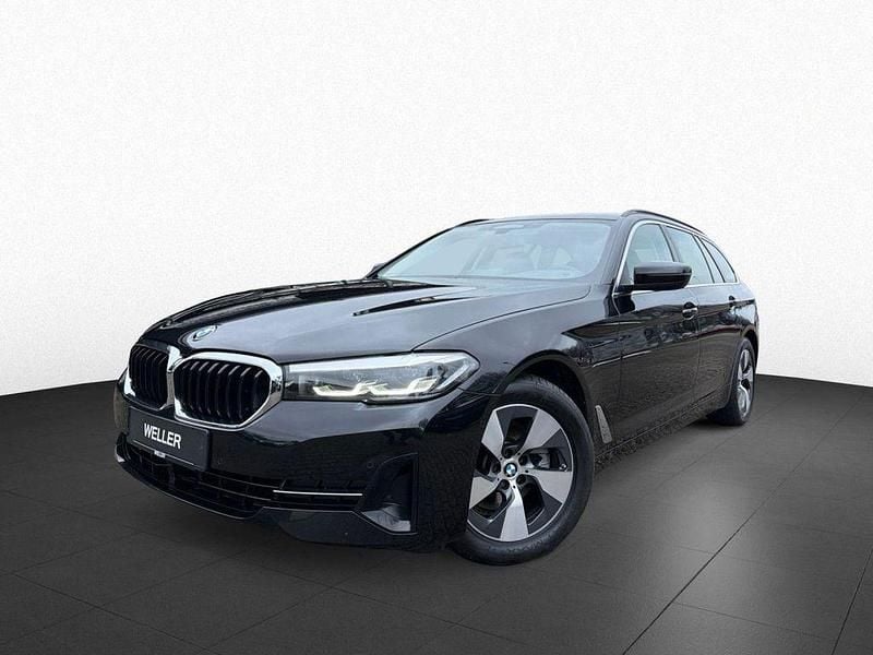 Gebraucht BMW 520 Comfort Edition 190 PS (139 kW) 2023 Black sapphire (schwarz) Kombi