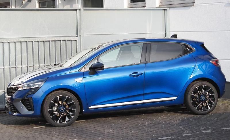 Neu Renault Clio V Bose Edition 91 PS (66 kW) 2026 Blau Limousine