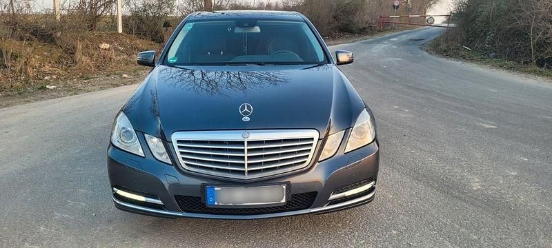 Gebraucht Mercedes E200 184 PS (135 kW) 2011 Limousine