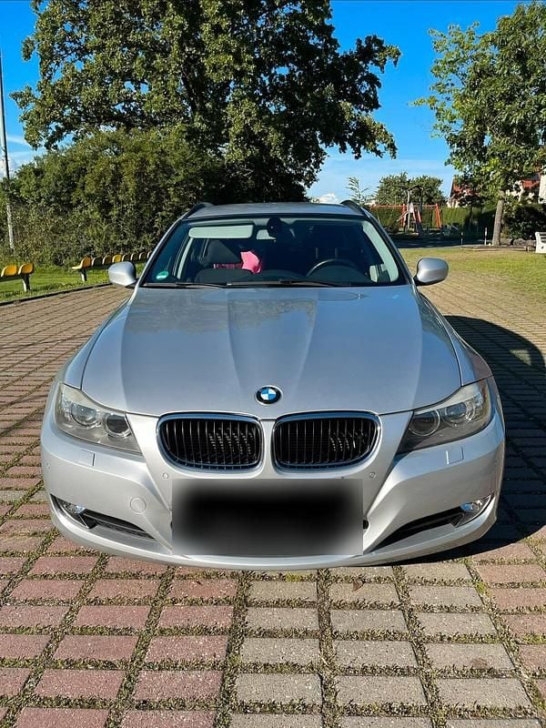Gebraucht BMW 320 163 PS (119 kW) 2012 Silber Kombi