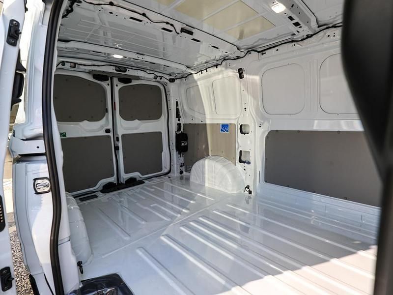 Neu VW T7 150 PS (110 kW) 2025 Weiss / clear white Van