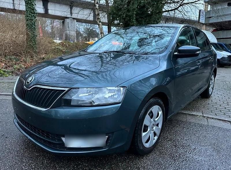 Grün Gebraucht 2017 Skoda Rapid Kombi | 9.200 € - Bild 1/4