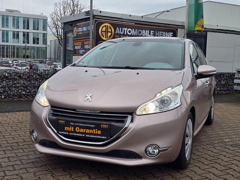 Grau Gebraucht 2012 Peugeot 208 Allure Kleinwagen | 5.750 € (Guter Preis) - Bild 1/4