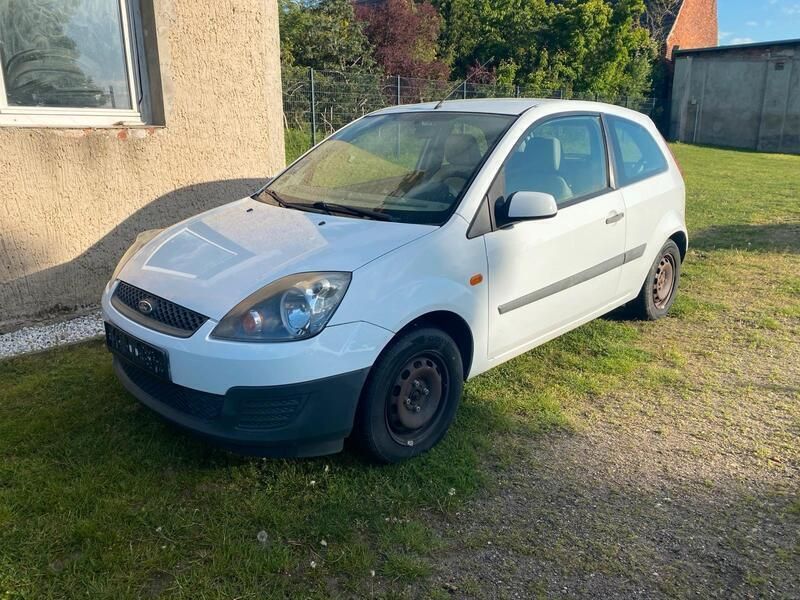 Weiß Gebraucht 2006 Ford Fiesta Kleinwagen | 650 € (Guter Preis) - Bild 1/4